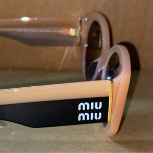 Vintage MIU MIU peach oval sunglasses Medium